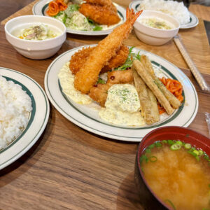 キッチンあずまのミックスフライ定食の画像