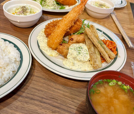 キッチンあずまのミックスフライ定食の画像