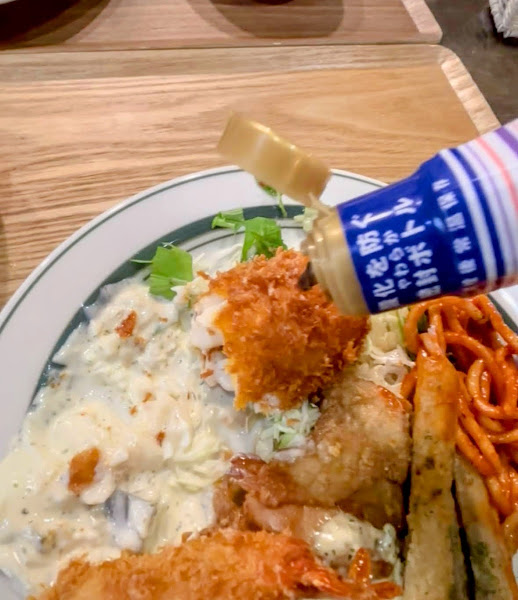 キッチンあずまのミックスフライ定食の画像