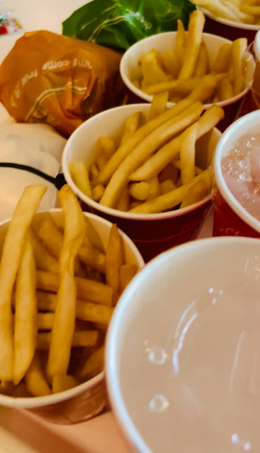 ディズニーランドのトゥモローテラスの画像