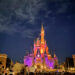 シンデレラ城のライトアップした画像