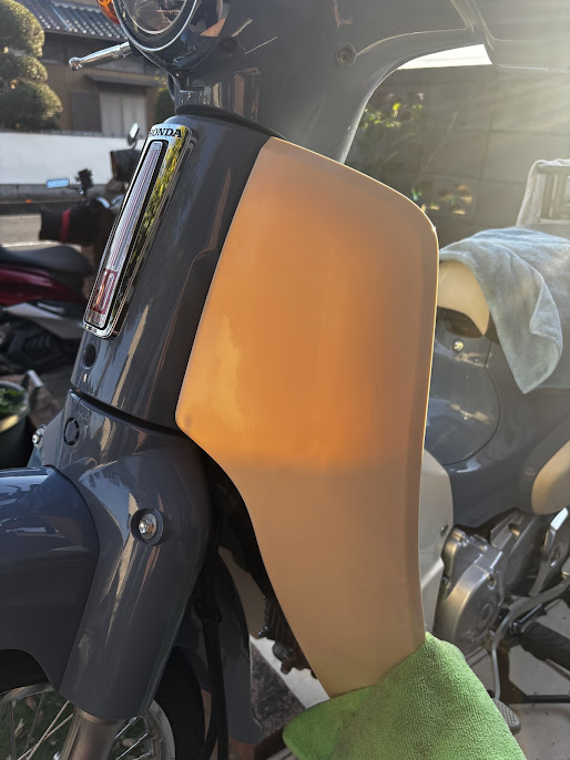 洗車後のスーパーカブの画像