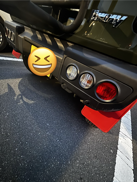 ジムニーにマッドフラップを装着した画像